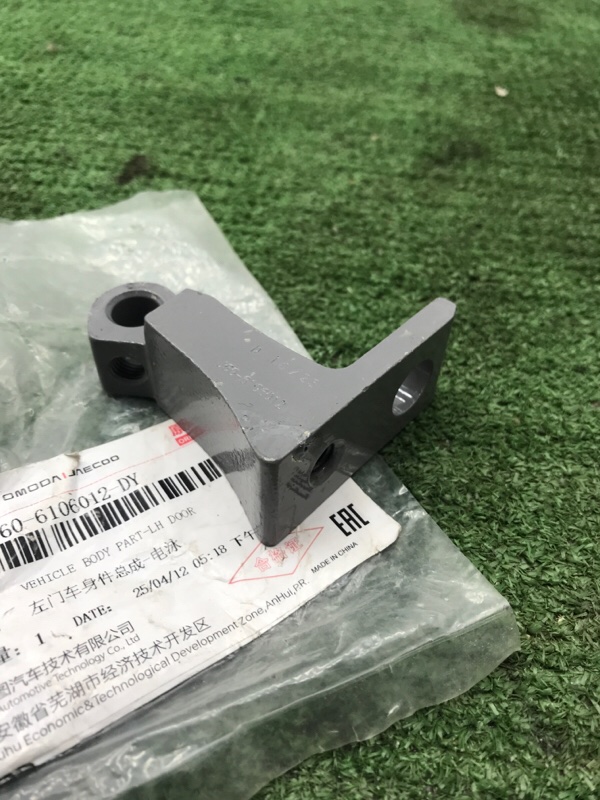 Петля двери