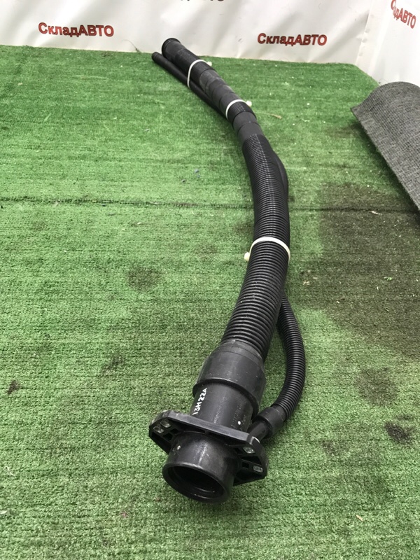 Горловина топливного бака