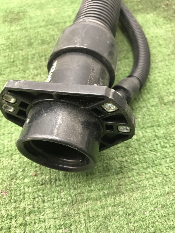 Горловина топливного бака