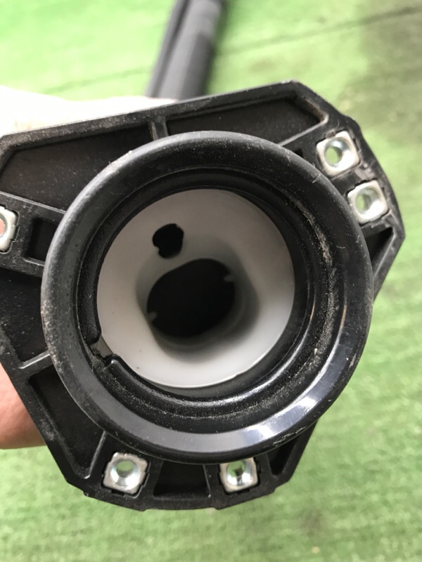 Горловина топливного бака