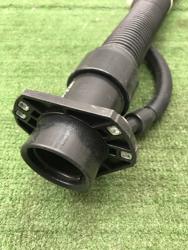 Горловина топливного бака