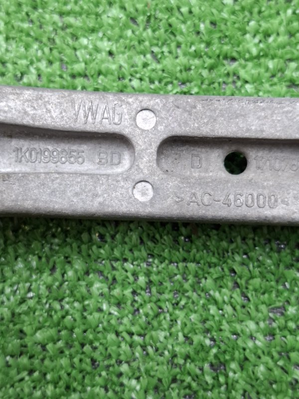 Подушка ДВС VOLKSWAGEN Touran 2011 1T3