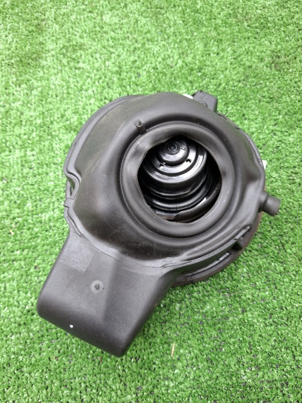 Лючок бензобака VOLKSWAGEN Touran 2011 1T3