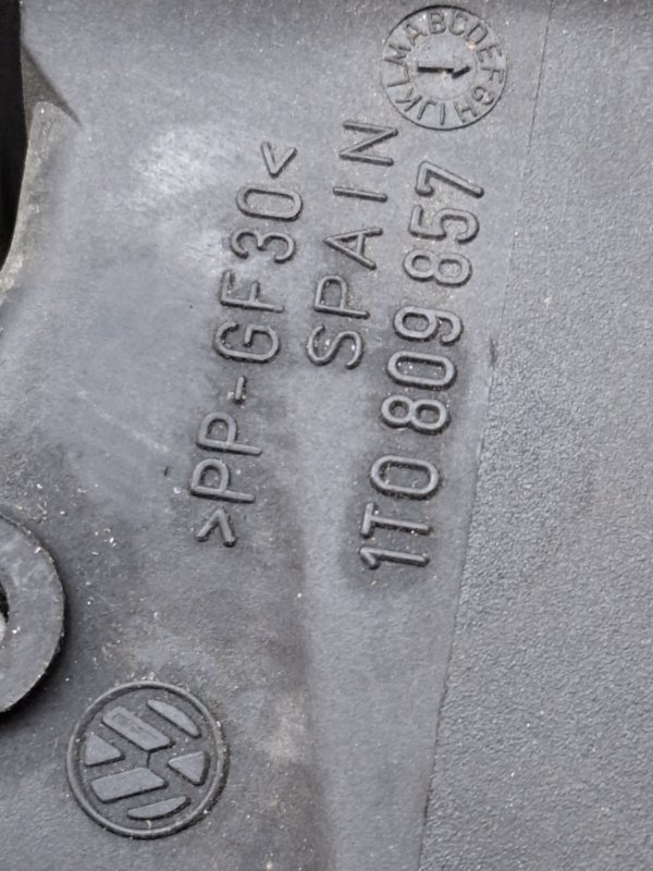 Лючок бензобака VOLKSWAGEN Touran 2011 1T3