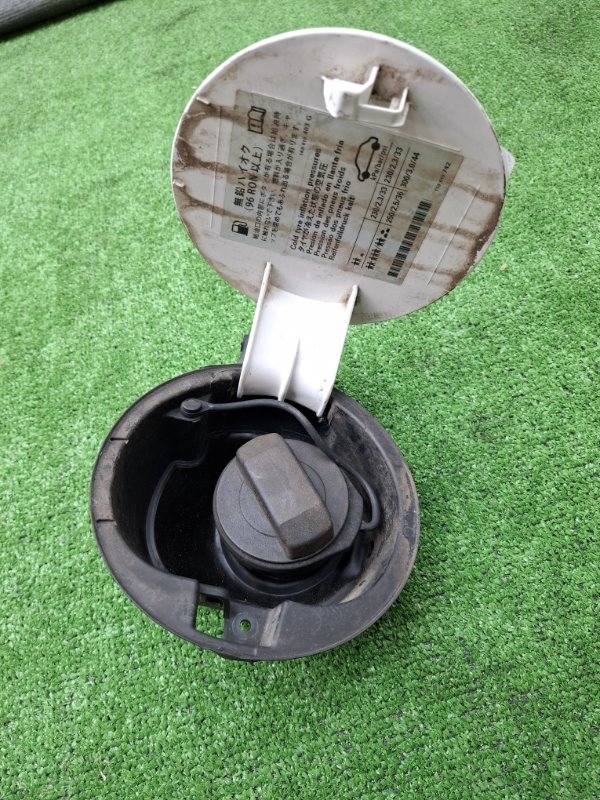 Лючок бензобака VOLKSWAGEN Touran 2011 1T3