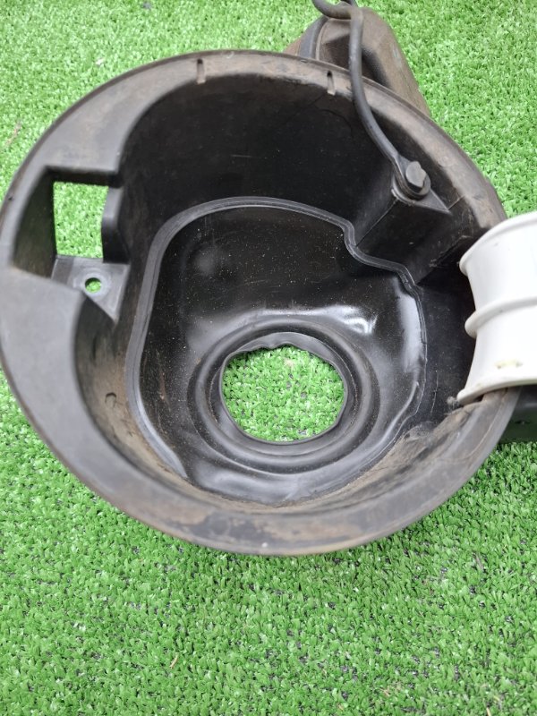 Лючок бензобака VOLKSWAGEN Touran 2011 1T3