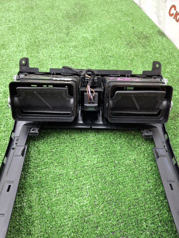 Дефлектор воздуховода VOLKSWAGEN Touran 2011 1T3