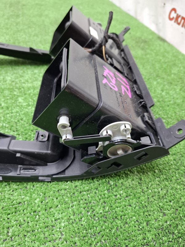 Дефлектор воздуховода VOLKSWAGEN Touran 2011 1T3