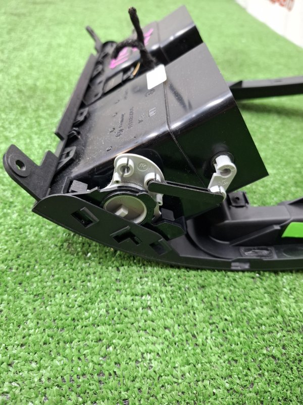 Дефлектор воздуховода VOLKSWAGEN Touran 2011 1T3