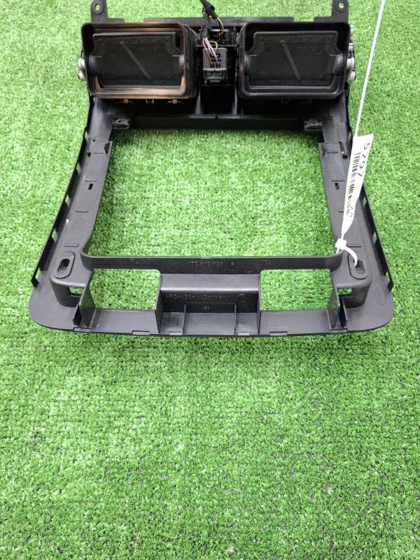 Дефлектор воздуховода VOLKSWAGEN Touran 2011 1T3