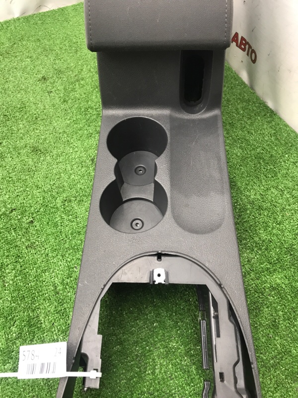 Консоль подлокотника VOLKSWAGEN Touran 2011 1T3