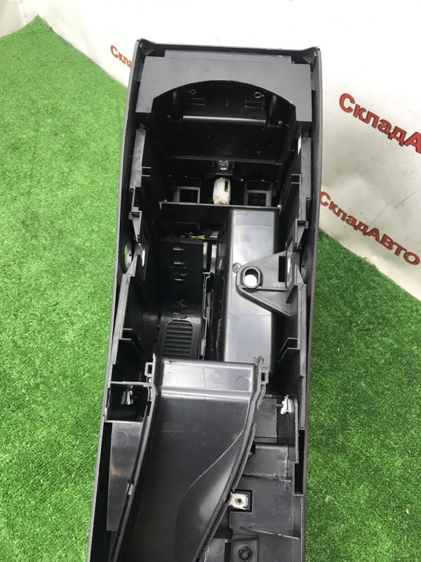 Консоль подлокотника VOLKSWAGEN Touran 2011 1T3