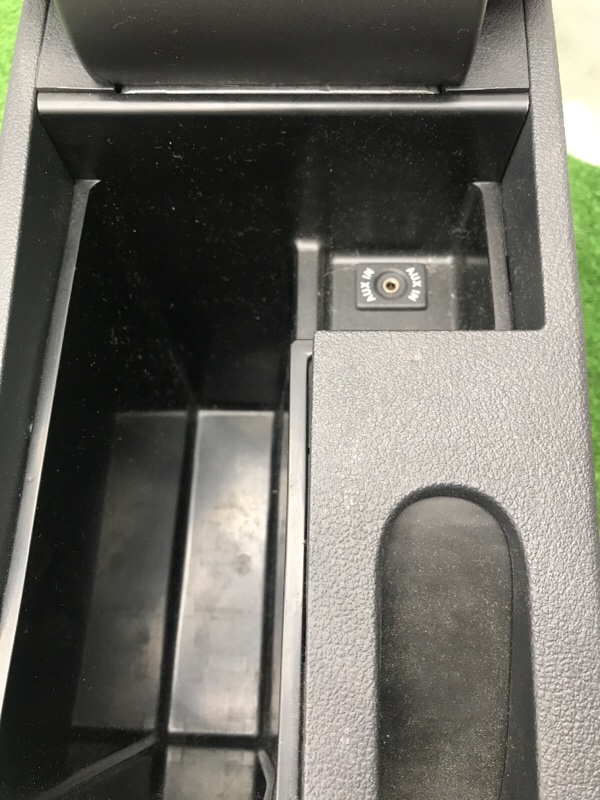 Консоль подлокотника VOLKSWAGEN Touran 2011 1T3