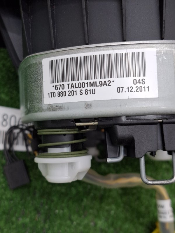 Подушка безопасности в руль VOLKSWAGEN Touran 2011 1T3