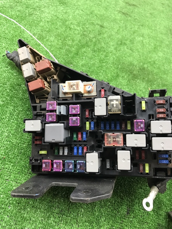 Блок предохранителей под капот Subaru Outback 2013 BRM