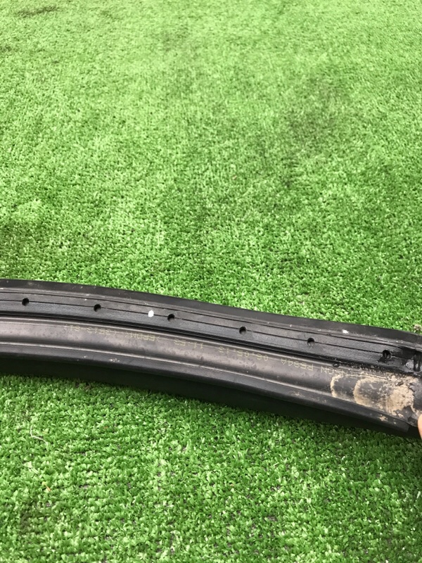 Уплотнитель двери