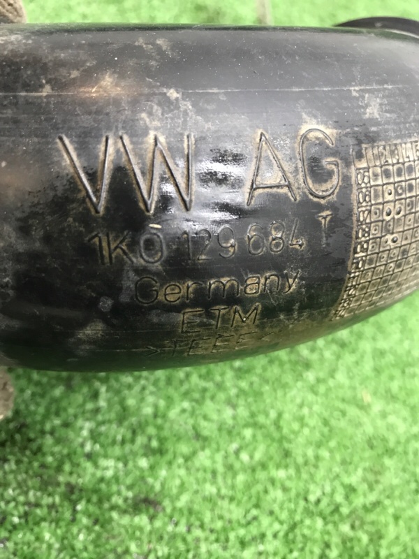 Патрубок впускной системы VOLKSWAGEN Touran 2011 1T3