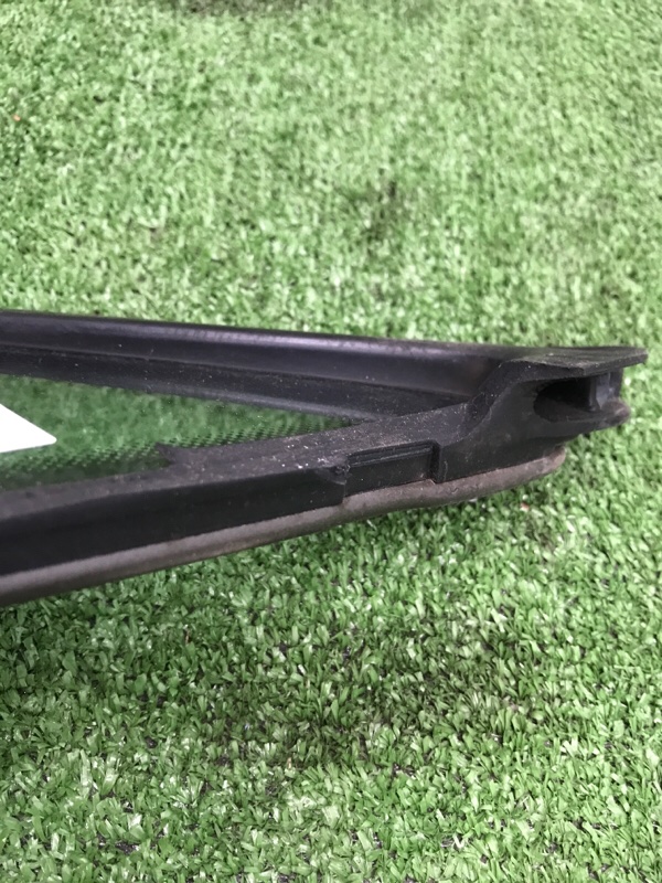 Стекло глухое VOLKSWAGEN Touran 2011 1T3