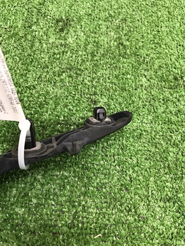 Кронштейн бампера Toyota AVENSIS 2012 ZRT272