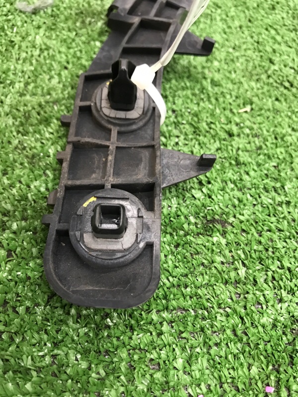 Кронштейн бампера Toyota AVENSIS 2012 ZRT272