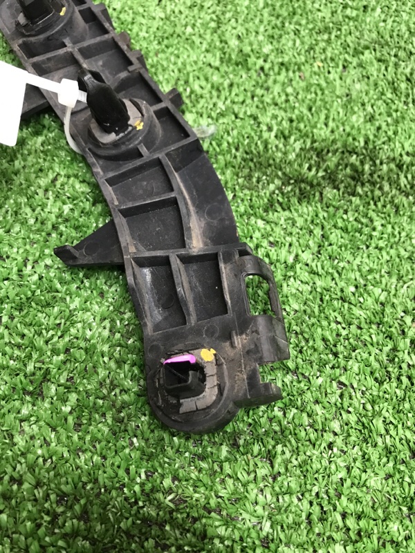 Кронштейн бампера Toyota AVENSIS 2012 ZRT272