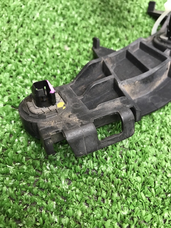 Кронштейн бампера Toyota AVENSIS 2012 ZRT272