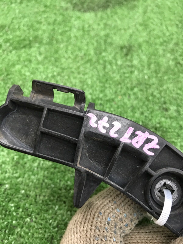 Кронштейн бампера Toyota AVENSIS 2012 ZRT272