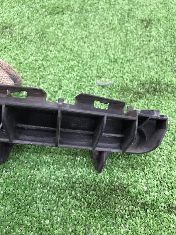 Кронштейн бампера Toyota AVENSIS 2012 ZRT272