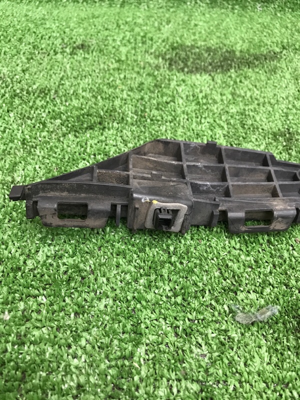 Кронштейн бампера Toyota AVENSIS 2012 ZRT272