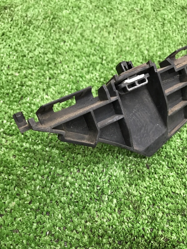 Кронштейн бампера Toyota AVENSIS 2012 ZRT272