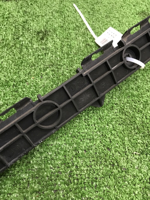 Кронштейн бампера Toyota AVENSIS 2012 ZRT272