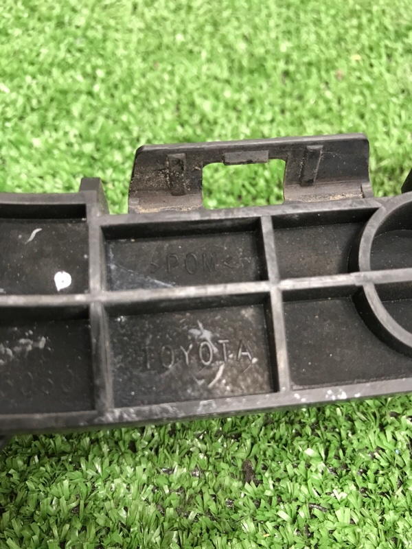 Кронштейн бампера Toyota AVENSIS 2012 ZRT272