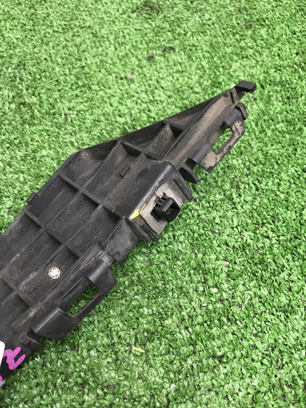 Кронштейн бампера Toyota AVENSIS 2012 ZRT272