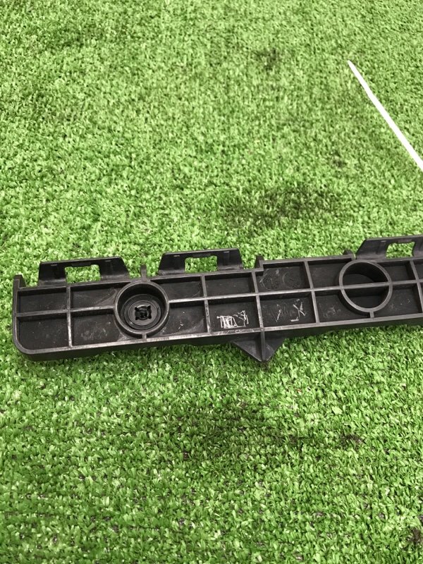 Кронштейн бампера Toyota AVENSIS 2012 ZRT272