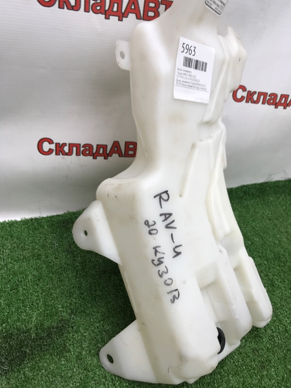Бачок омывателя Toyota RAV4 2000-2005