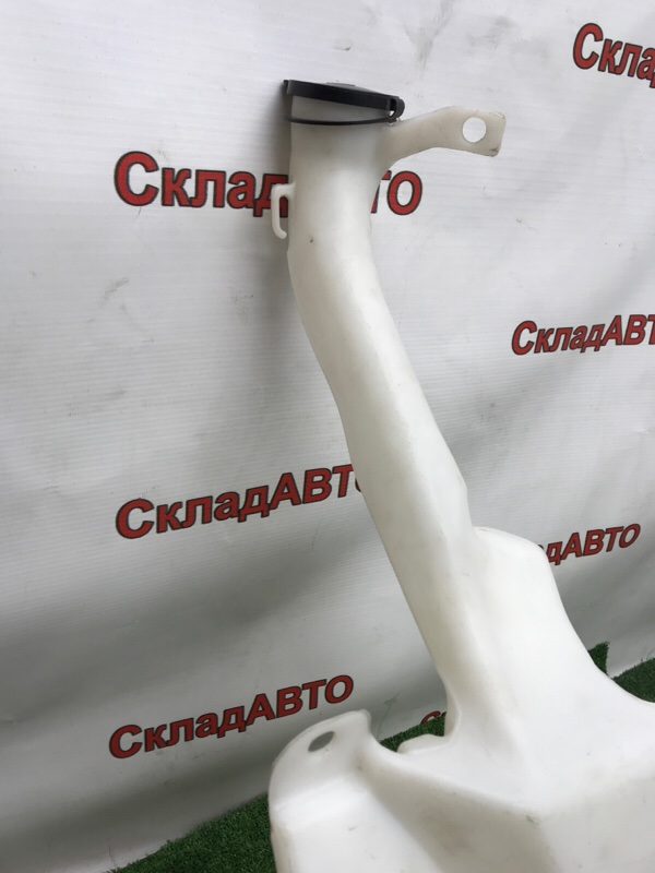 Бачок омывателя Toyota RAV4 2000-2005