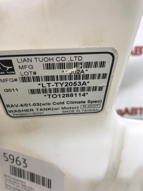 Бачок омывателя Toyota RAV4 2000-2005