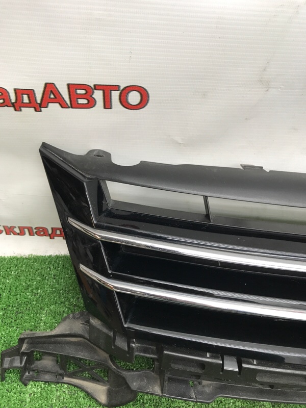 Решетка радиатора VOLKSWAGEN Touran 2011 1T3