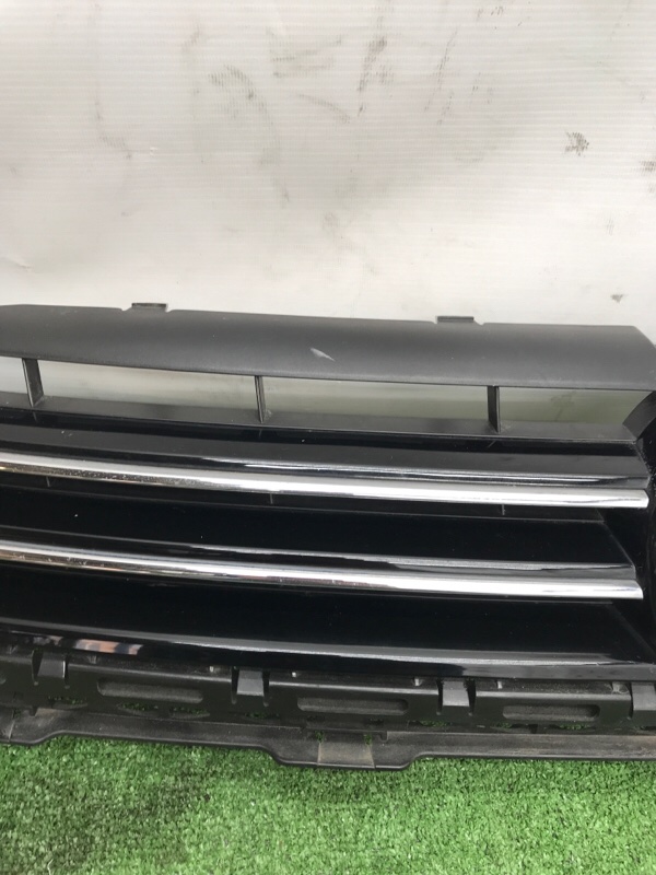 Решетка радиатора VOLKSWAGEN Touran 2011 1T3