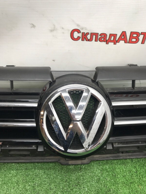 Решетка радиатора VOLKSWAGEN Touran 2011 1T3