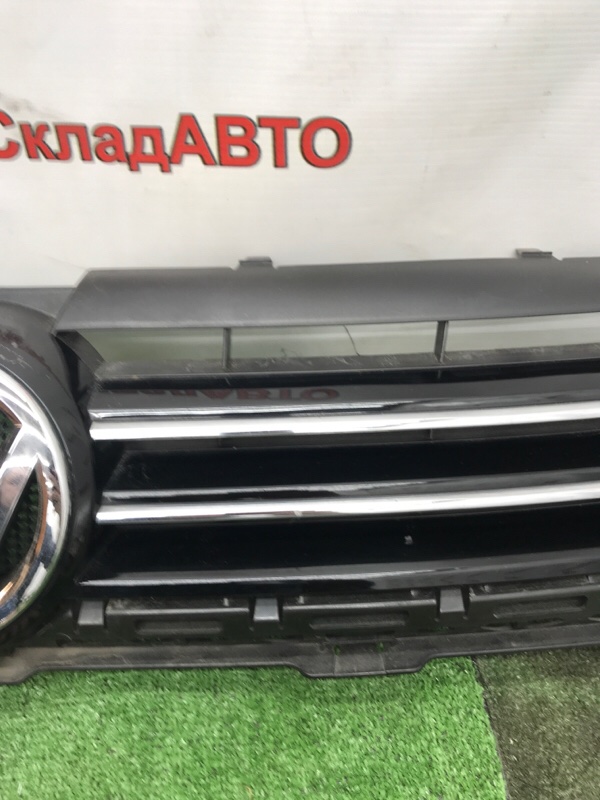 Решетка радиатора VOLKSWAGEN Touran 2011 1T3