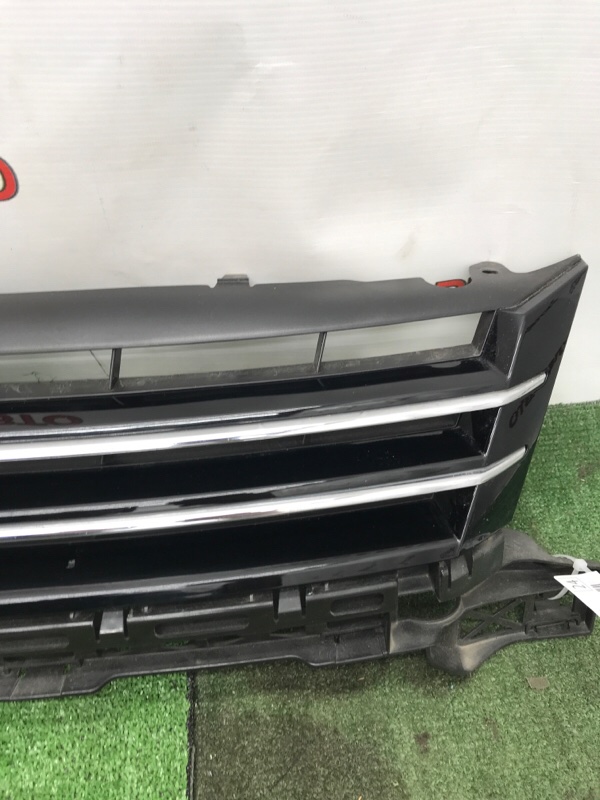 Решетка радиатора VOLKSWAGEN Touran 2011 1T3