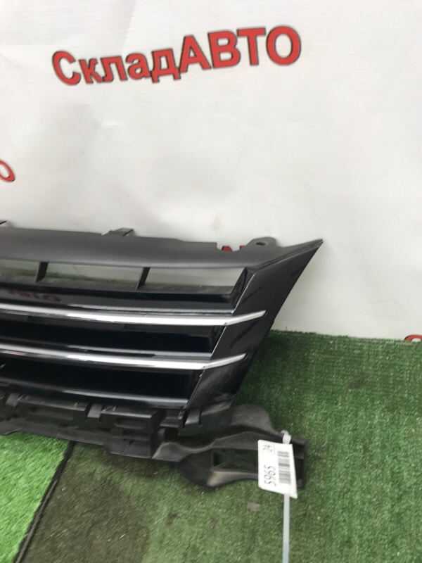 Решетка радиатора VOLKSWAGEN Touran 2011 1T3