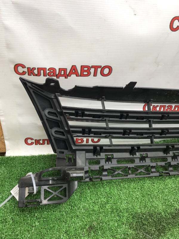 Решетка радиатора VOLKSWAGEN Touran 2011 1T3