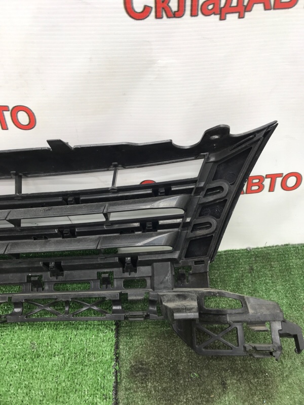 Решетка радиатора VOLKSWAGEN Touran 2011 1T3