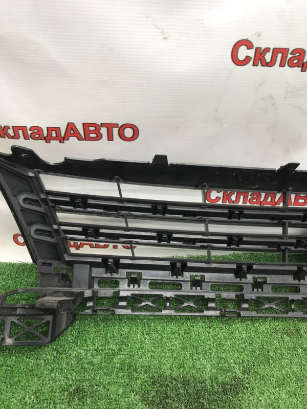 Решетка радиатора VOLKSWAGEN Touran 2011 1T3