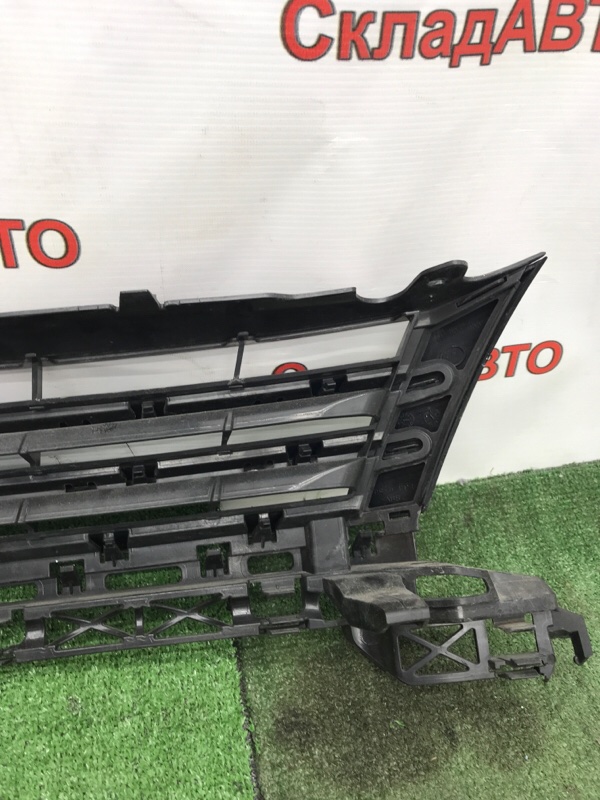 Решетка радиатора VOLKSWAGEN Touran 2011 1T3