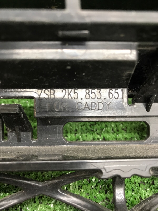 Решетка радиатора VOLKSWAGEN Touran 2011 1T3