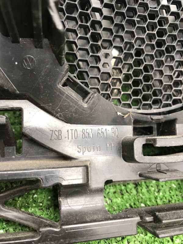 Решетка радиатора VOLKSWAGEN Touran 2011 1T3