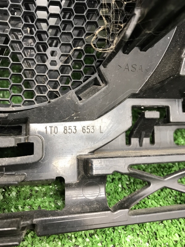 Решетка радиатора VOLKSWAGEN Touran 2011 1T3